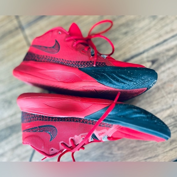 Nike Kyrie Flytrap 6 Low University Red size 9.5 men’s - Picture 3 of 10